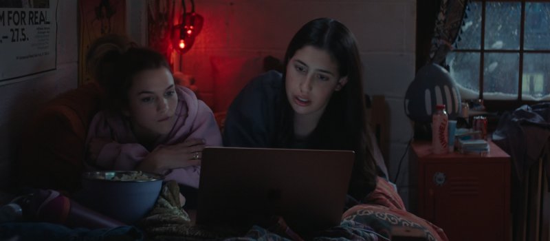 Cena do filme A Colega Perfeita - Crítica Querofilme