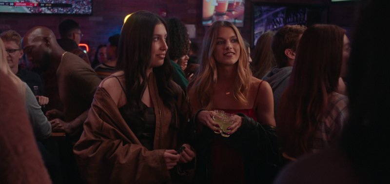 Cena do filme A Colega Perfeita - Crítica Querofilme